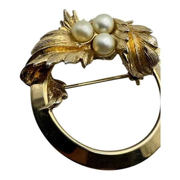 Sarah Coventry Gold Tone‎ Pearl Leaf Wreath Brooch Pin 1” Vintage - Picture 4 of 7